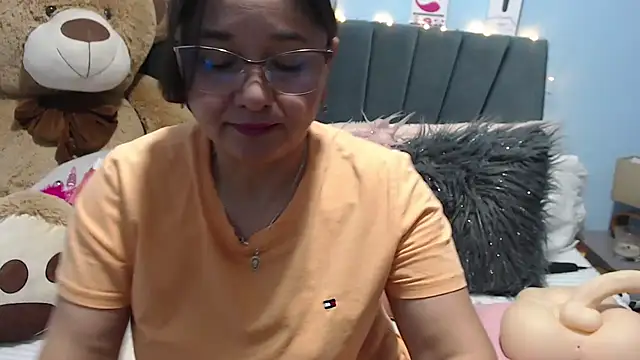 Snapshot of AngelRouss chatting on October 31, 2025, 3:25 am AngelRouss online show from October 31, 2025, 3:25 am