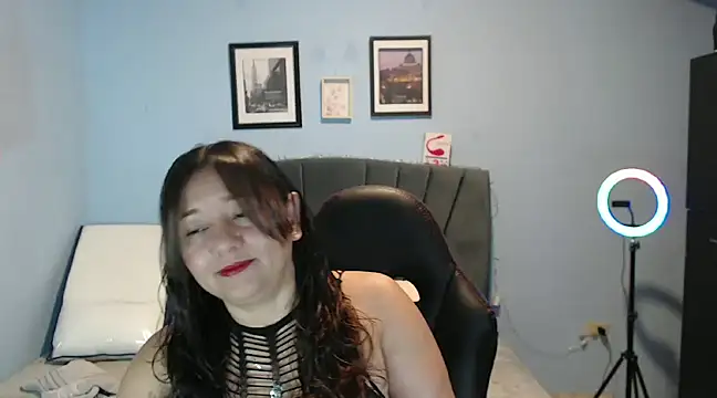 Snapshot of AngelRouss chatting on January 21, 2025, 9:57 am AngelRouss online show from January 21, 2025, 9:57 am