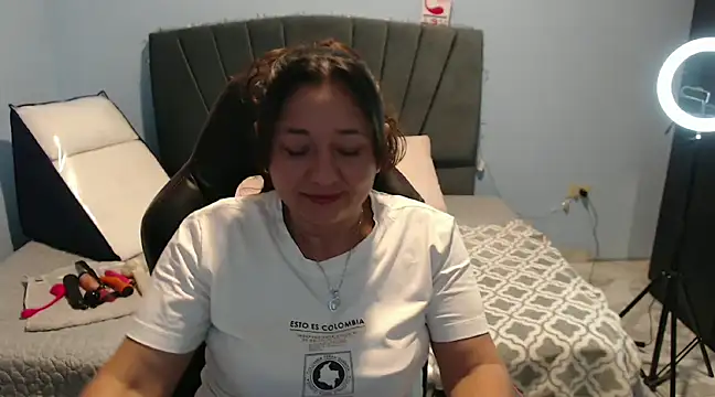 Snapshot of AngelRouss chatting on February 5, 2025, 2:08 am AngelRouss online show from February 5, 2025, 2:08 am