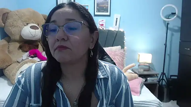 Snapshot of AngelRouss chatting on October 28, 2025, 2:23 am AngelRouss online show from October 28, 2025, 2:23 am