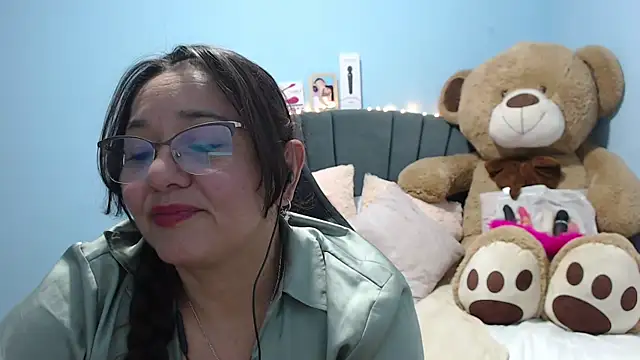 Snapshot of AngelRouss chatting on September 26, 2025, 2:51 am AngelRouss online show from September 26, 2025, 2:51 am