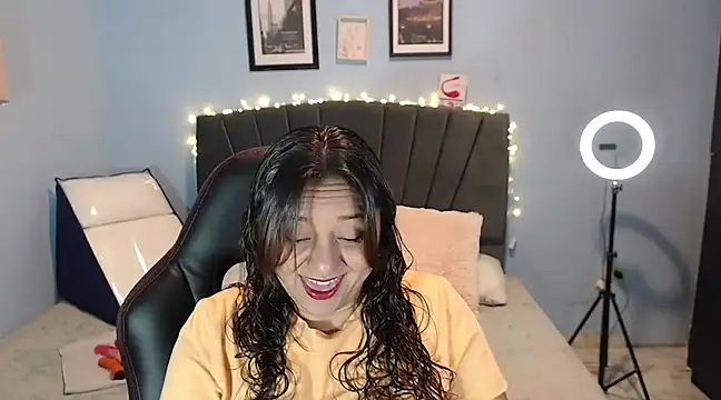 Snapshot of AngelRouss chatting on January 24, 2025, 11:37 am AngelRouss online show from January 24, 2025, 11:37 am