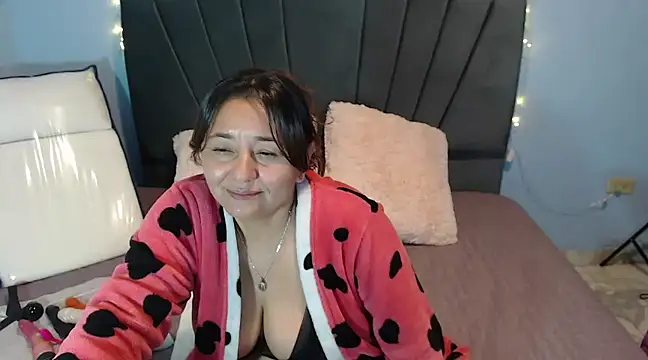 Snapshot of AngelRouss chatting on January 29, 2025, 3:37 pm AngelRouss online show from January 29, 2025, 3:37 pm