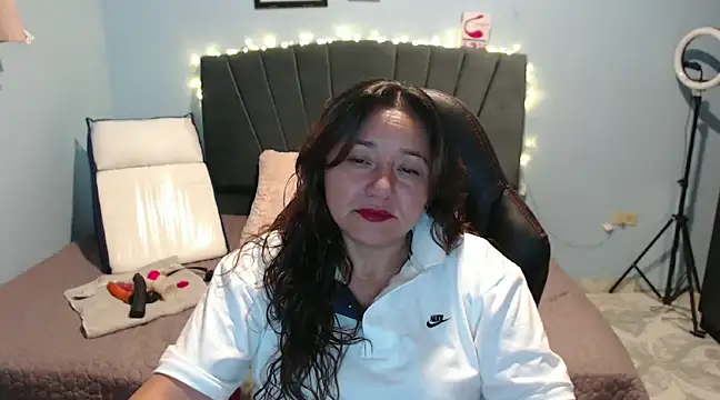 Snapshot of AngelRouss chatting on February 1, 2025, 1:23 am AngelRouss online show from February 1, 2025, 1:23 am