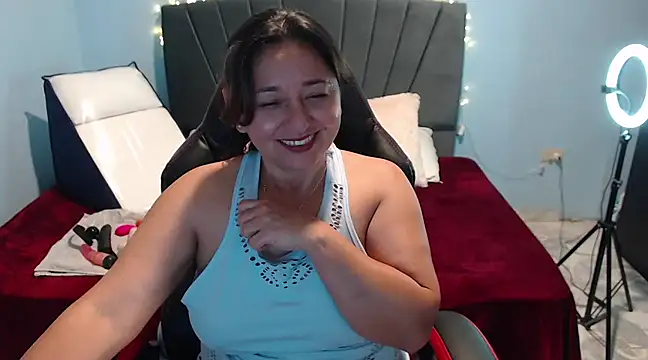 Snapshot of AngelRouss chatting on February 10, 2025, 1:55 pm AngelRouss online show from February 10, 2025, 1:55 pm