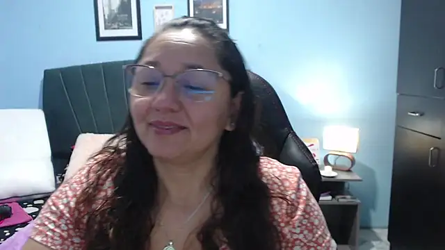 Snapshot of AngelRouss chatting on March 6, 2025, 9:20 pm AngelRouss online show from March 6, 2025, 9:20 pm