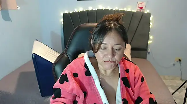 Snapshot of AngelRouss chatting on January 28, 2025, 1:05 pm AngelRouss online show from January 28, 2025, 1:05 pm