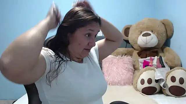 Snapshot of AngelRouss chatting on October 1, 2025, 5:12 am AngelRouss online show from October 1, 2025, 5:12 am