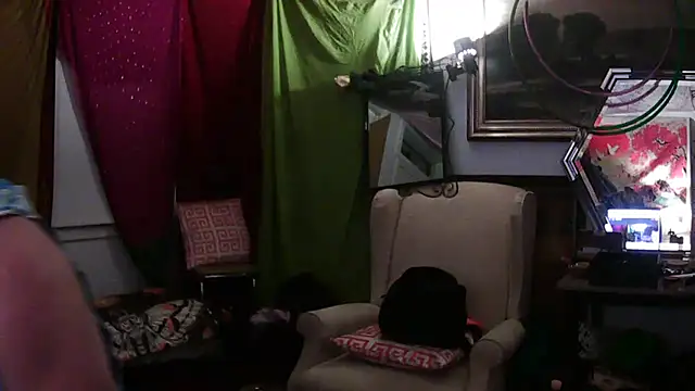 SilverandFox online show from March 6, 2025, 12:30 pm