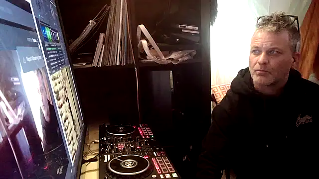 SilverandFox online show from January 21, 2025, 10:19 am