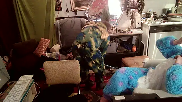 SilverandFox online show from March 21, 2025, 10:28 am