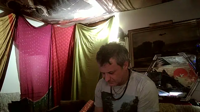 SilverandFox online show from March 21, 2025, 1:34 pm