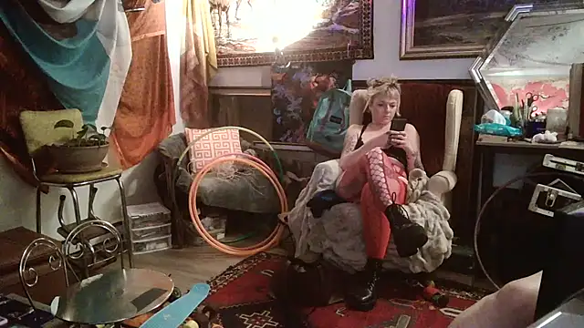 SilverandFox online show from February 25, 2025, 9:42 am