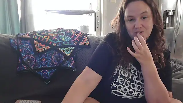 JustJen4Now online show from November 10, 2025, 6:35 pm