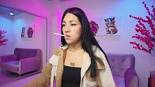Leia queens online show from March 10, 2025, 11:23 am