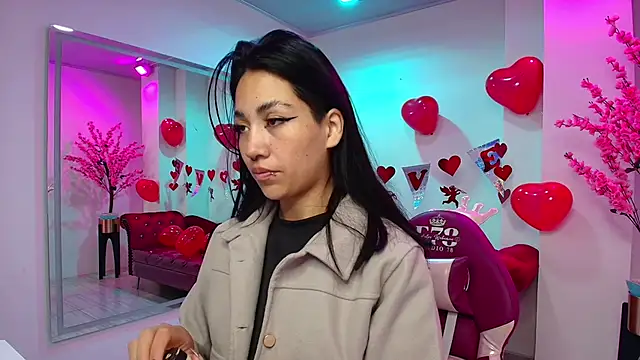 Leia queens online show from February 15, 2025, 11:17 am