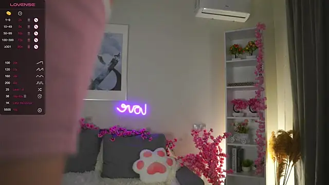 OdeliaGossage online show from November 10, 2025, 1:10 am