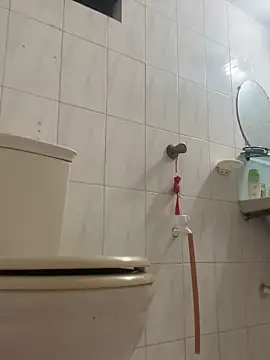 Snapshot of GildanK18 chatting on October 16, 2025, 10:07 pm GildanK18 online show from October 16, 2025, 10:07 pm