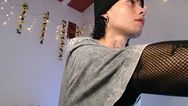 seven7xis online show from March 12, 2025, 4:51 am