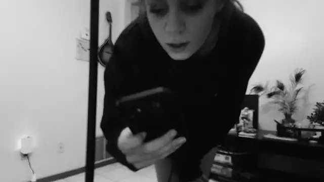 Snapshot of BedroomBarbie chatting on October 4, 2025, 10:33 pm BedroomBarbie online show from October 4, 2025, 10:33 pm