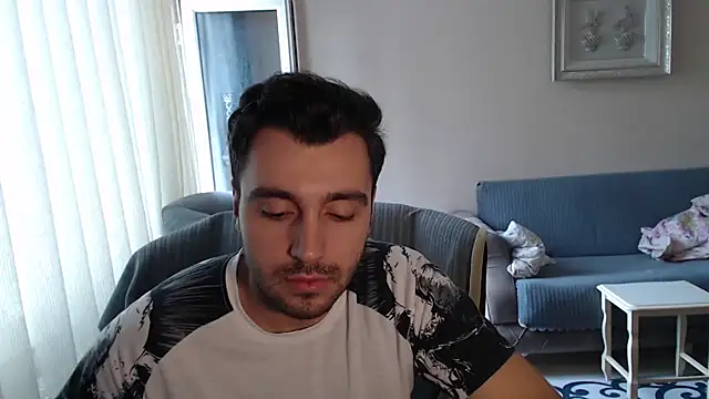 handsomeee04 online show from October 7, 2025, 1:34 pm