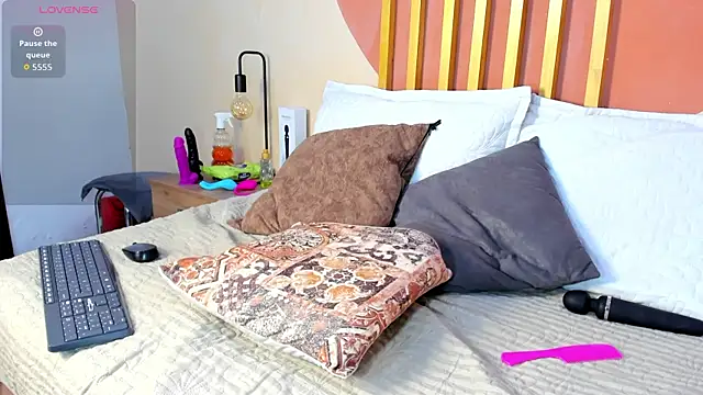 Nicole Angels  online show from October 17, 2025, 7:59 pm