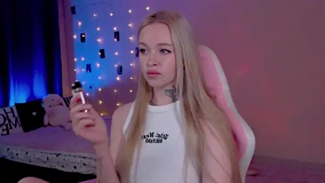 Snapshot of Naughty_Mable chatting on July 14, 2026, 12:21 am Naughty Mable online show from July 14, 2026, 12:21 am