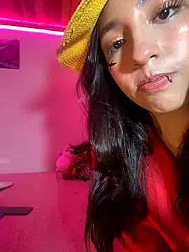 lauuraww online show from October 23, 2025, 1:59 am