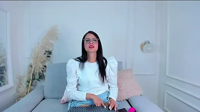 Snapshot of Abril_jones10 chatting on December 27, 2024, 6:31 pm Abril jones10 online show from December 27, 2024, 6:31 pm