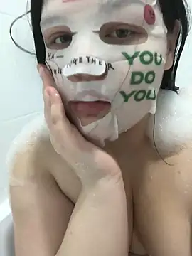 Snapshot of Charlotte_Ros chatting on January 17, 2025, 2:07 pm Charlotte Ros online show from January 17, 2025, 2:07 pm