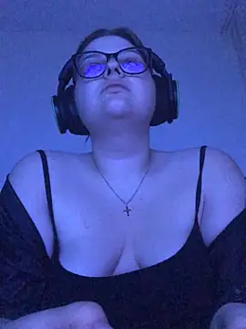 Snapshot of Charlotte_Ros chatting on October 31, 2025, 9:22 pm Charlotte Ros online show from October 31, 2025, 9:22 pm