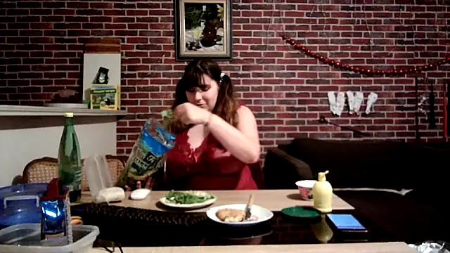 Heleneecesmecs2 online show from April 5, 2026, 7:53 pm