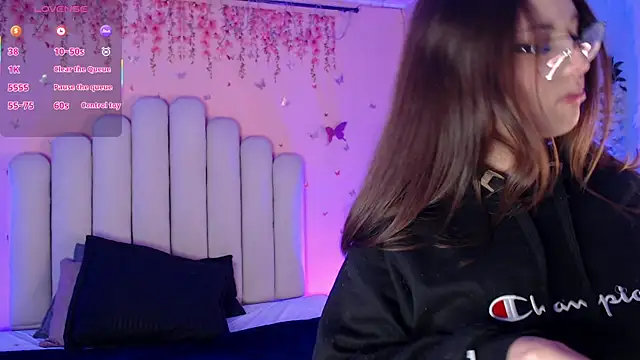 Sweetlu gh online show from November 12, 2025, 7:18 pm