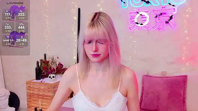 NellieLoyns online show from October 29, 2025, 5:23 pm