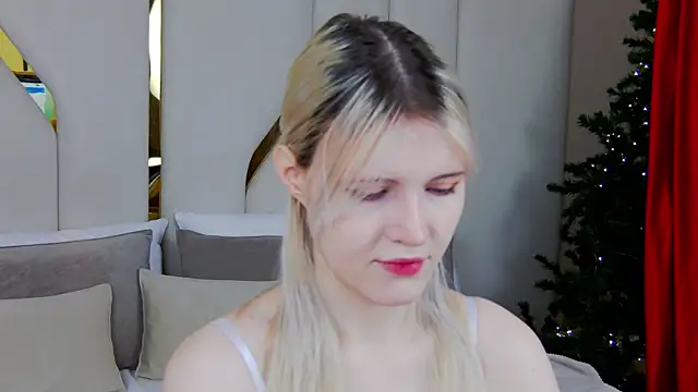 Snapshot of NellieLoyns chatting on December 16, 2025, 5:17 pm NellieLoyns online show from December 16, 2025, 5:17 pm