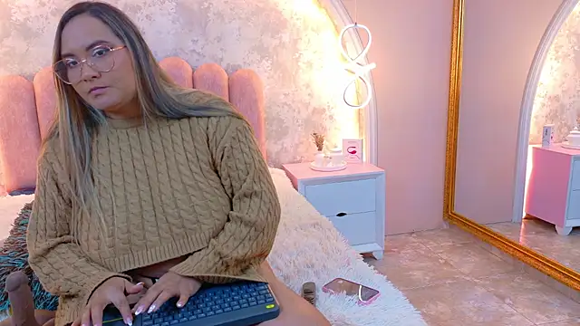 MiaLaurents online show from January 15, 2026, 4:38 am