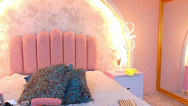 Snapshot of MiaLaurents chatting on February 22, 2026, 3:42 am MiaLaurents online show from February 22, 2026, 3:42 am