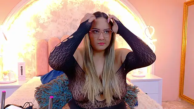 MiaLaurents online show from March 5, 2026, 3:14 am