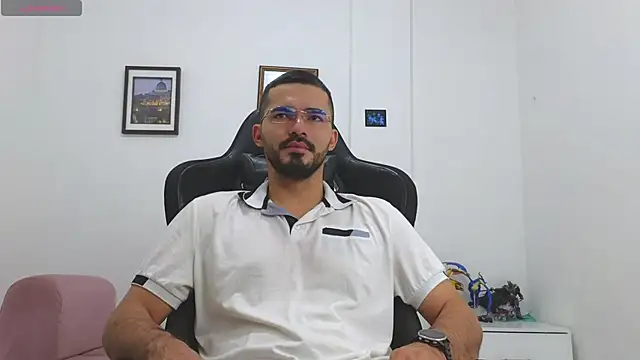 Massimoo 07 online show from December 14, 2025, 4:34 pm