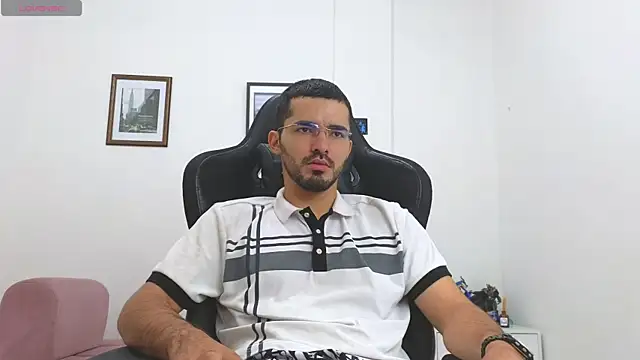 Massimoo 07 online show from December 4, 2025, 2:38 pm