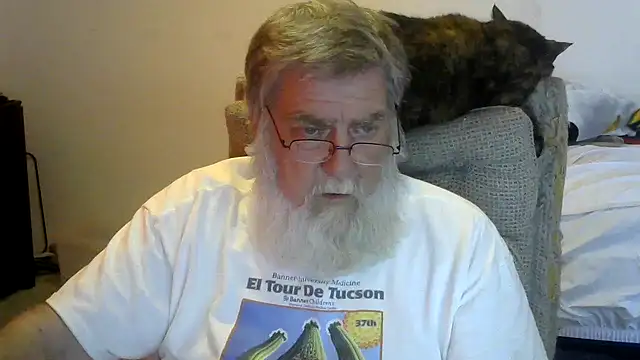 Snapshot of viejo_oso chatting on June 7, 2026, 10:15 pm viejo oso online show from June 7, 2026, 10:15 pm