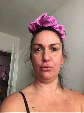 BELLAMORGANE1 online show from October 25, 2025, 2:07 pm