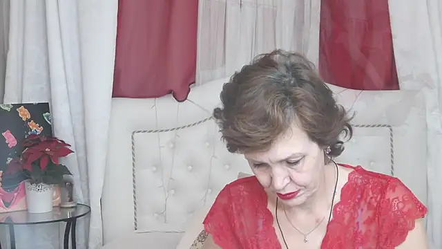 SilviaHart online show from October 10, 2025, 1:01 pm