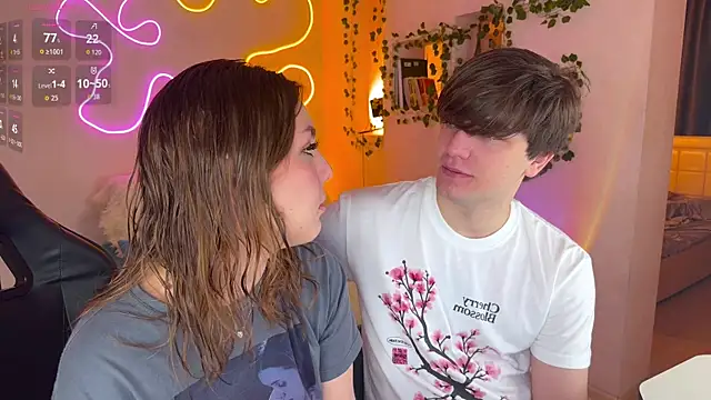 RobertAndLinela online show from November 4, 2025, 2:10 pm