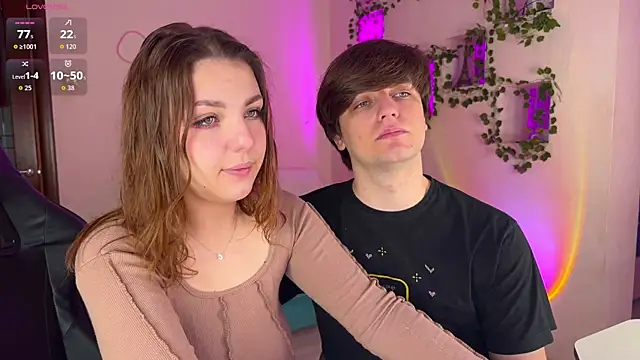 RobertAndLinela online show from December 4, 2025, 2:21 am