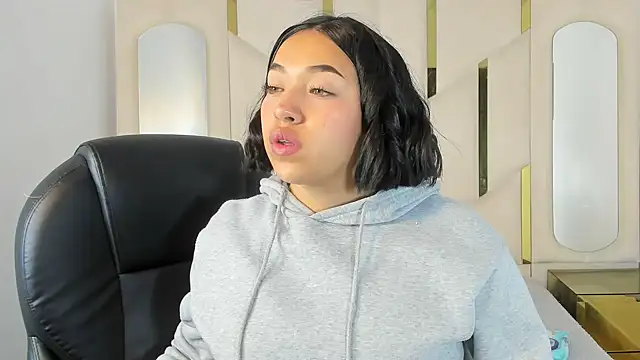 IsabellRodriguez18 online show from October 24, 2025, 3:16 am