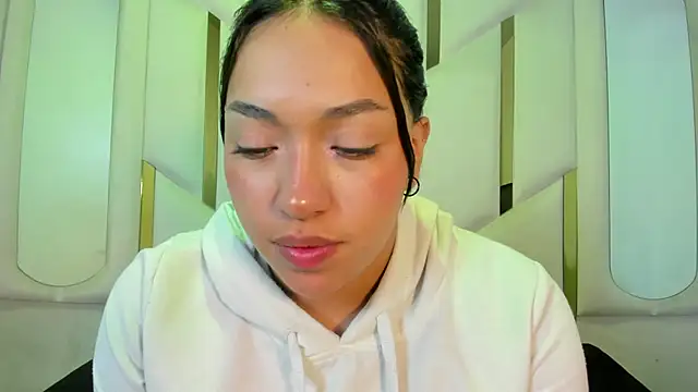 IsabellRodriguez18 online show from June 5, 2026, 3:33 am