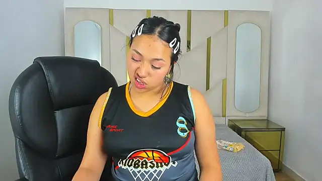 IsabellRodriguez18 online show from November 25, 2025, 6:14 am