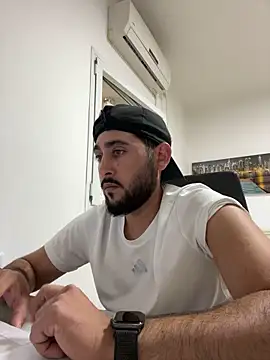 Snapshot of luffykingofpirets chatting on December 23, 2024, 9:27 am luffykingofpirets online show from December 23, 2024, 9:27 am