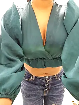 lizzzziee online show from December 25, 2024, 4:32 pm